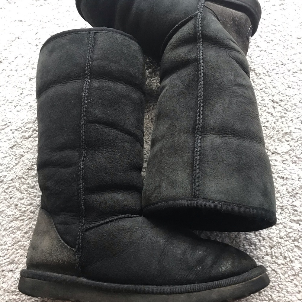 Black ugg boots